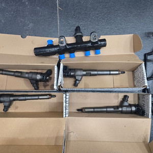 르노 SM6 QM3 클리오 디젤 엔진 인젝터4개 팝니다. 레일포함 (3만킬로주행)