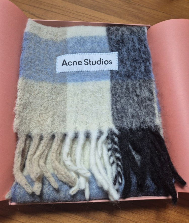아크네 스튜디오 모헤어 체크 스카프 블루/베이지/블랙--6