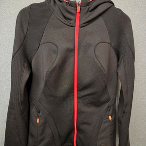 데상트 후드집업