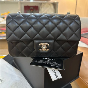 클래식 플랩백 뉴미니 블랙