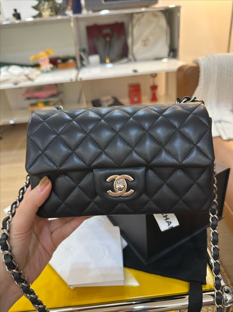 클래식 플랩백 뉴미니 블랙--1