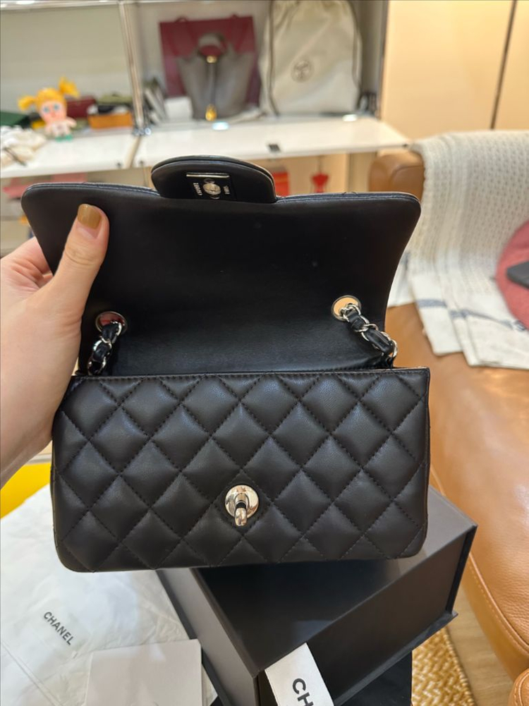 클래식 플랩백 뉴미니 블랙--2