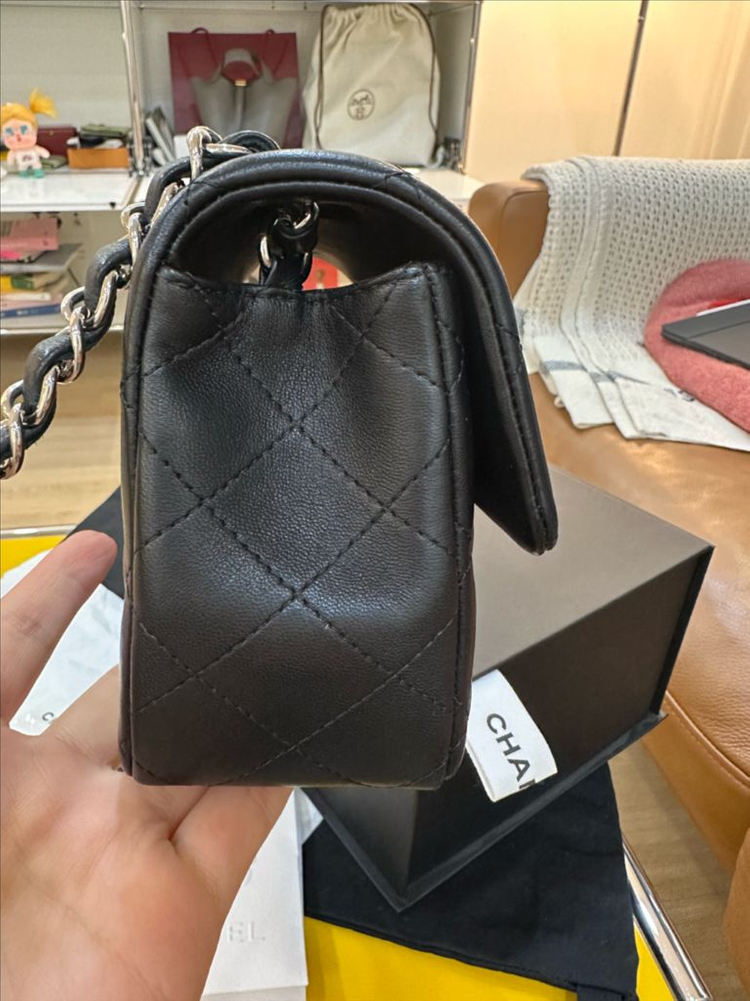 클래식 플랩백 뉴미니 블랙--4