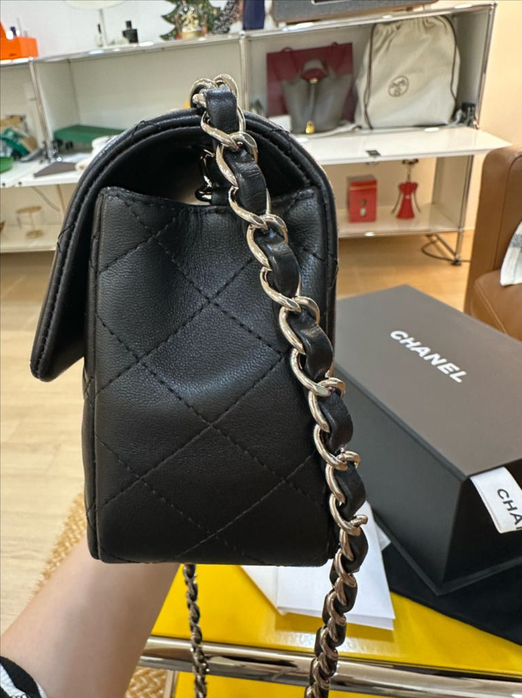 클래식 플랩백 뉴미니 블랙--5