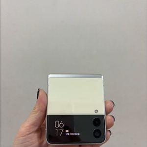 (부산중고폰)갤럭시z플립3 크림색상 256기가 판매해요