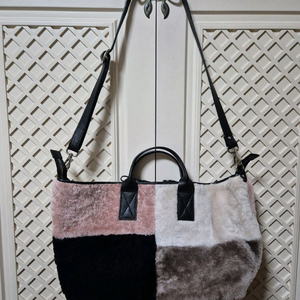 안토니오 크리스티아노 양털 컬러블록 토트백