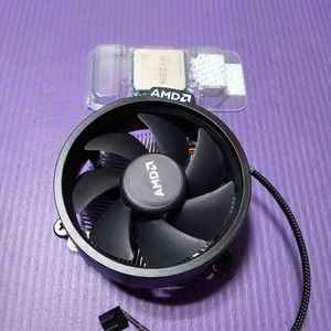 AMD 라이젠 2200G CPU + 쿨러 포함