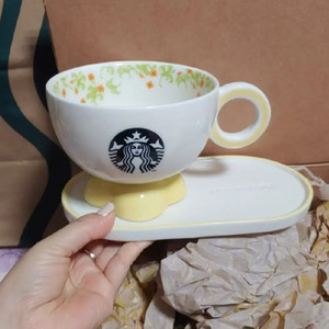 새상품&택포]스타벅스 플라워가든 옐로우 머그&소서 355ml