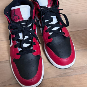 나이키 에어조던 1 미드 시카고레드 블랙토 240
