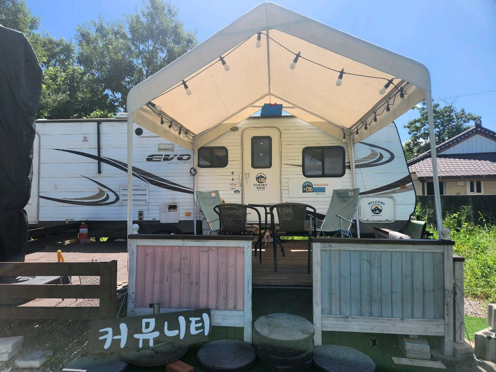 캠핑 카라반 트레일러 이미지