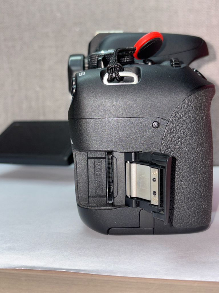 캐논 EOS 750D DSLR 카메라 이미지