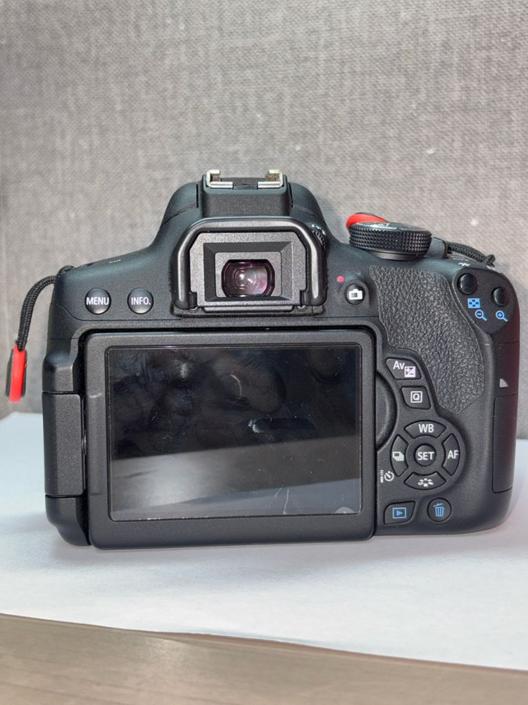 캐논 EOS 750D DSLR 카메라 이미지