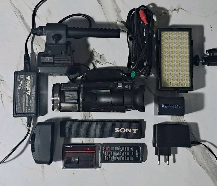 소니 HDV 핸디캠 HVR-A1N 미니DV 방송용 카메라 이미지