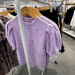 어나더스토리즈 니트