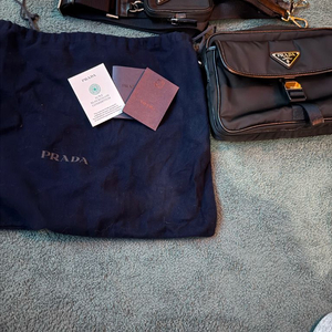 프라다 테수토 크로스백 판매.