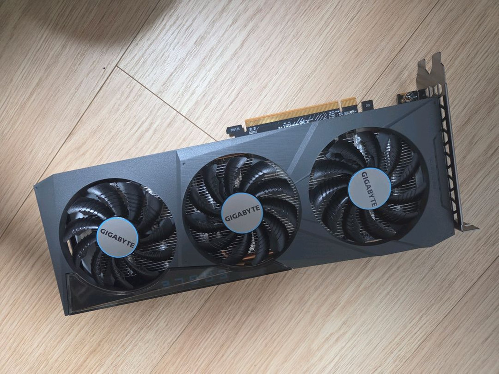 amd rx6600 기가바이트 3팬 eagle 이미지