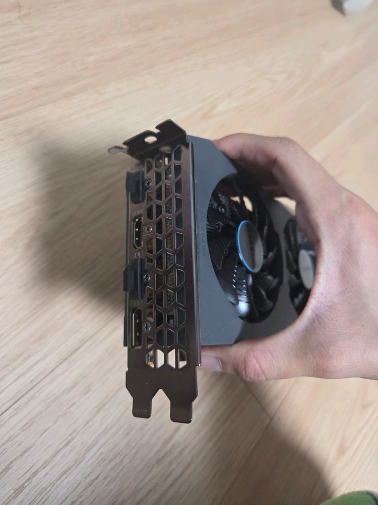 amd rx6600 기가바이트 3팬 eagle 이미지