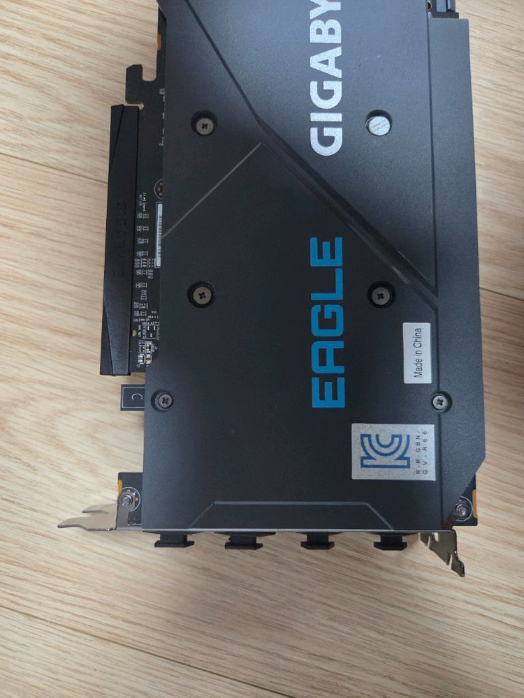 amd rx6600 기가바이트 3팬 eagle 이미지