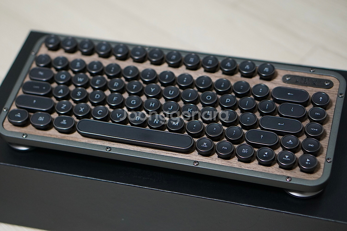 AZIO 아지오 레트로 컴팩트 키보드_엘우드/팜레스트 세트--5