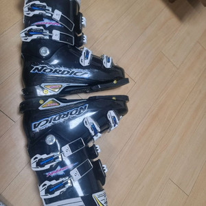 살로몬스키 151cm2시즌사용 .167스키. 163스키.스키부츠 225ㅡ235.245.255.260ㅡ265 이미지