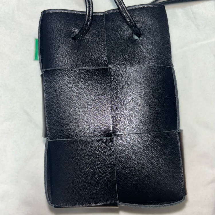최종 가격내림) 보테가 베네타 미니 레더 카세트 버킷백 블랙--3