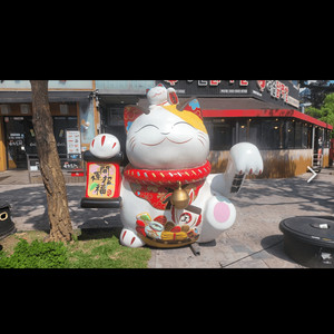 고양이 조형물(마네키네코) 이미지