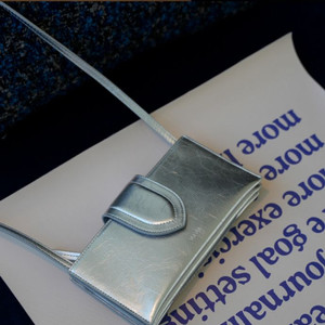 부이부이 VUIVUI 리벳 월렛 실버