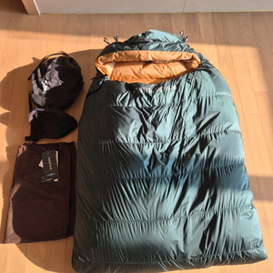 페더다운 뉴라이트 550g (포레스트그린) 구스 침낭 팝니다.