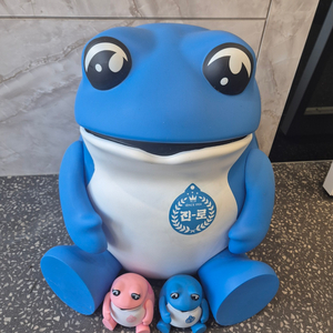 진로 자이언트 초대형 두꺼비 피규어 (블루) 판매합니다! 미니 두꺼비 2개 서비스! 매출상승 SNS효과, 포토존등 이미지