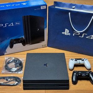 PS4 PRO 1TB + 듀얼쇼크4 컨트롤러 2개 + 게임 10개