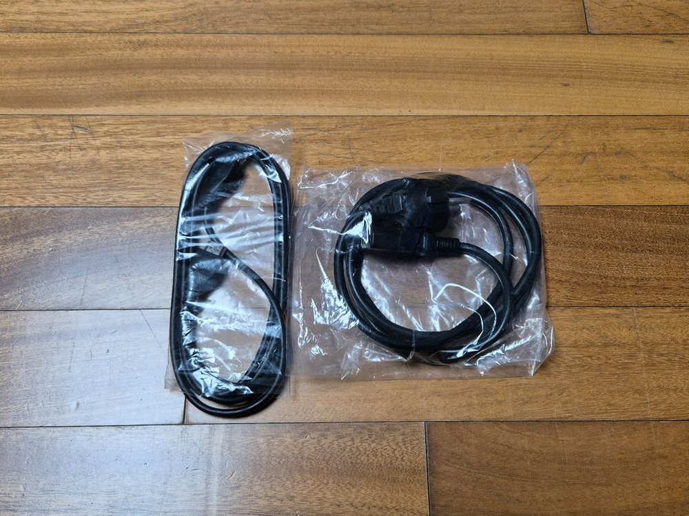 PS4 PRO 1TB + 듀얼쇼크4 컨트롤러 2개 + 게임 10개--3