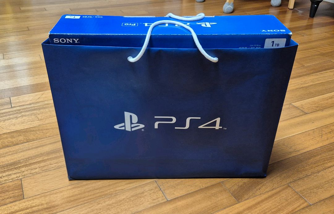 PS4 PRO 1TB + 듀얼쇼크4 컨트롤러 2개 + 게임 10개--1