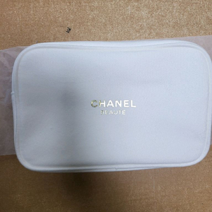 샤넬 뷰티 화이트 파우치 새상품