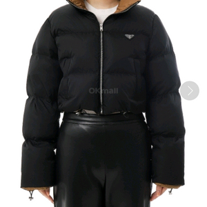 (W) 프라다 크롭 리나일론 다운 자켓 블랙 38 사이즈 새상품
