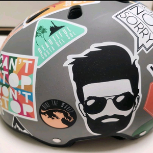 마이크로 킥보드 헬멧입니다