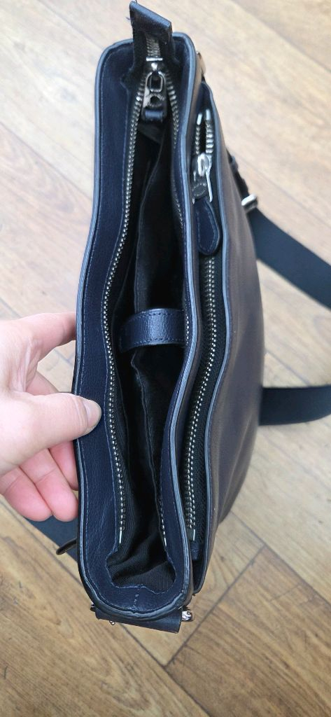 코치 남성 크로스백 이미지