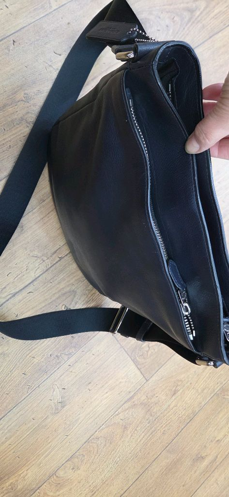 코치 남성 크로스백 이미지