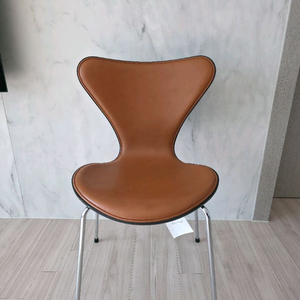 프리츠한센 플론트 업홀 월넛 가죽 세븐체어