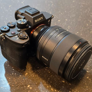 소니 A7M4 + 85gm 고독스 v1+ 삼각대 이미지