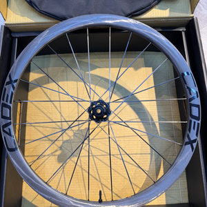 [새상품] CADEX 케이덱스 36 디스크 리어(튜블리스)