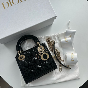 디올 레이디백 블랙 페이던트 미니