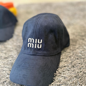 미우미우 로고 볼캡