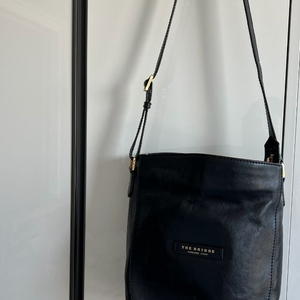 The bridge 더 브릿지 숄더백 메신저 크로스백 가죽 핸드백 크기 20x30x15cm 메신저 크로스백입니다이태