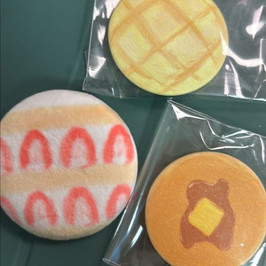 멜론빵, 팬케이크, 딸기 케이크 말랑핀 캔뱃지 판매 이미지