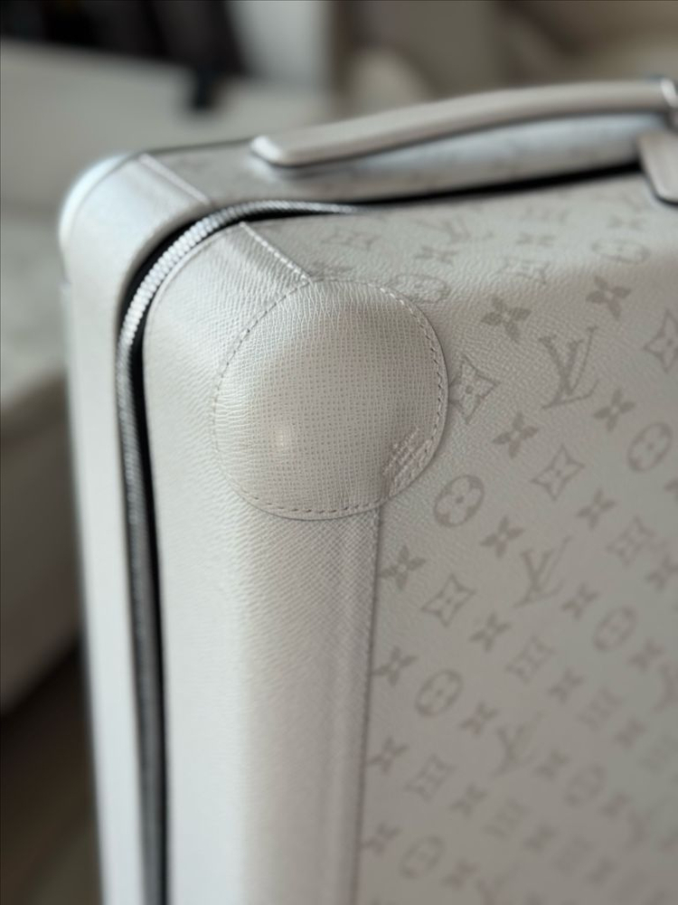루이비통 호라이즌 55 화이트 모노그램 캐리어 이미지