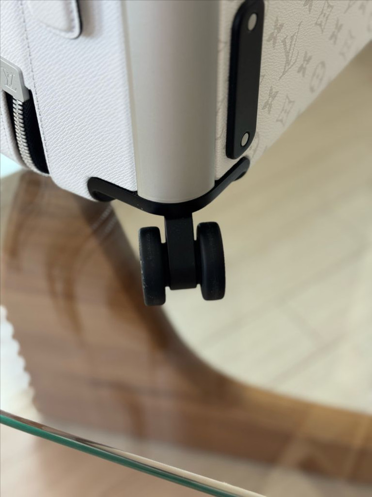 루이비통 호라이즌 55 화이트 모노그램 캐리어 이미지