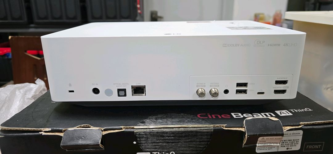 LG (HU70LA) 4K 빔프로젝터 판매합니다--2