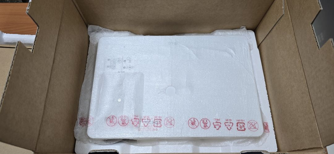 LG (HU70LA) 4K 빔프로젝터 판매합니다--4