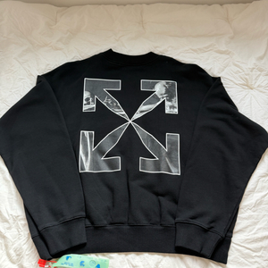 (L)오프화이트 맨투맨 새상품 팝니다