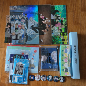 플레이브 포스터+슬로건+아크릴스탠드+뱃지